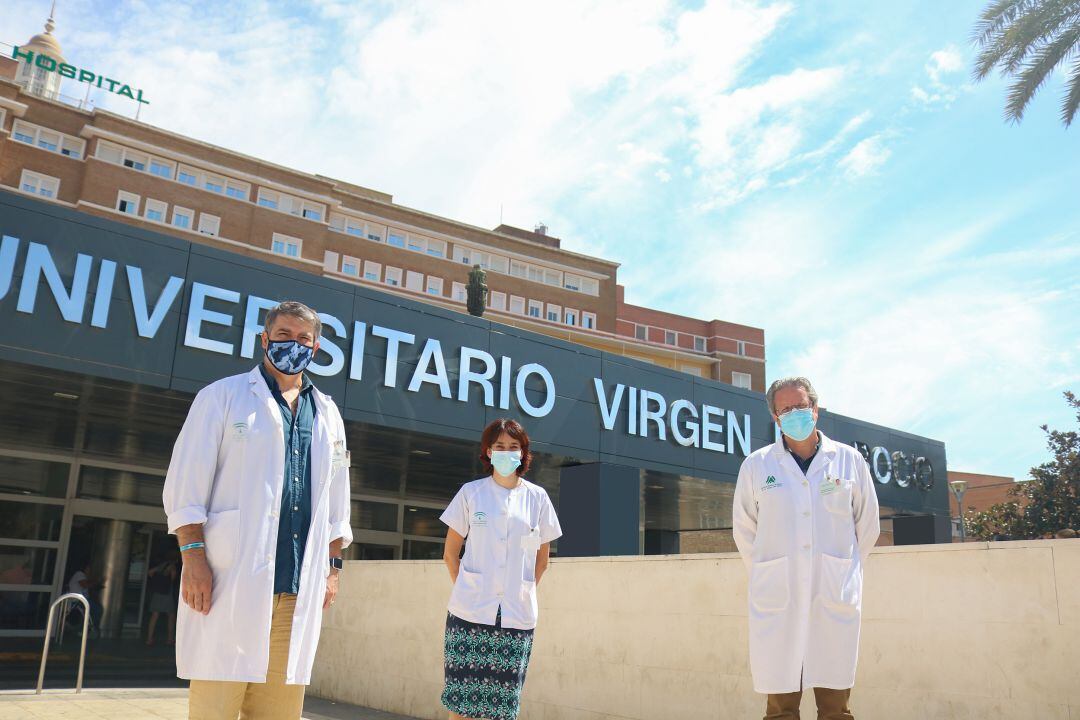 El  Dr Javier Martin Broto, investigador principal de este ensayo, con parte del equipo 