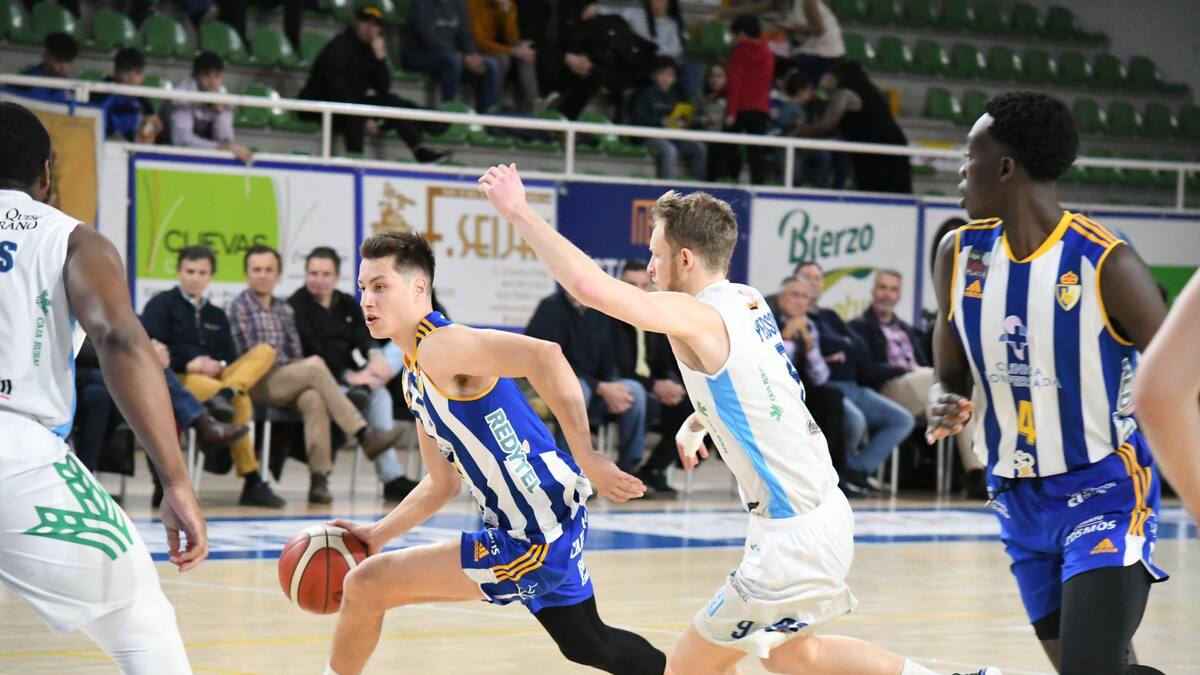 El Clínica Ponferrada SDP no acaba la remontada