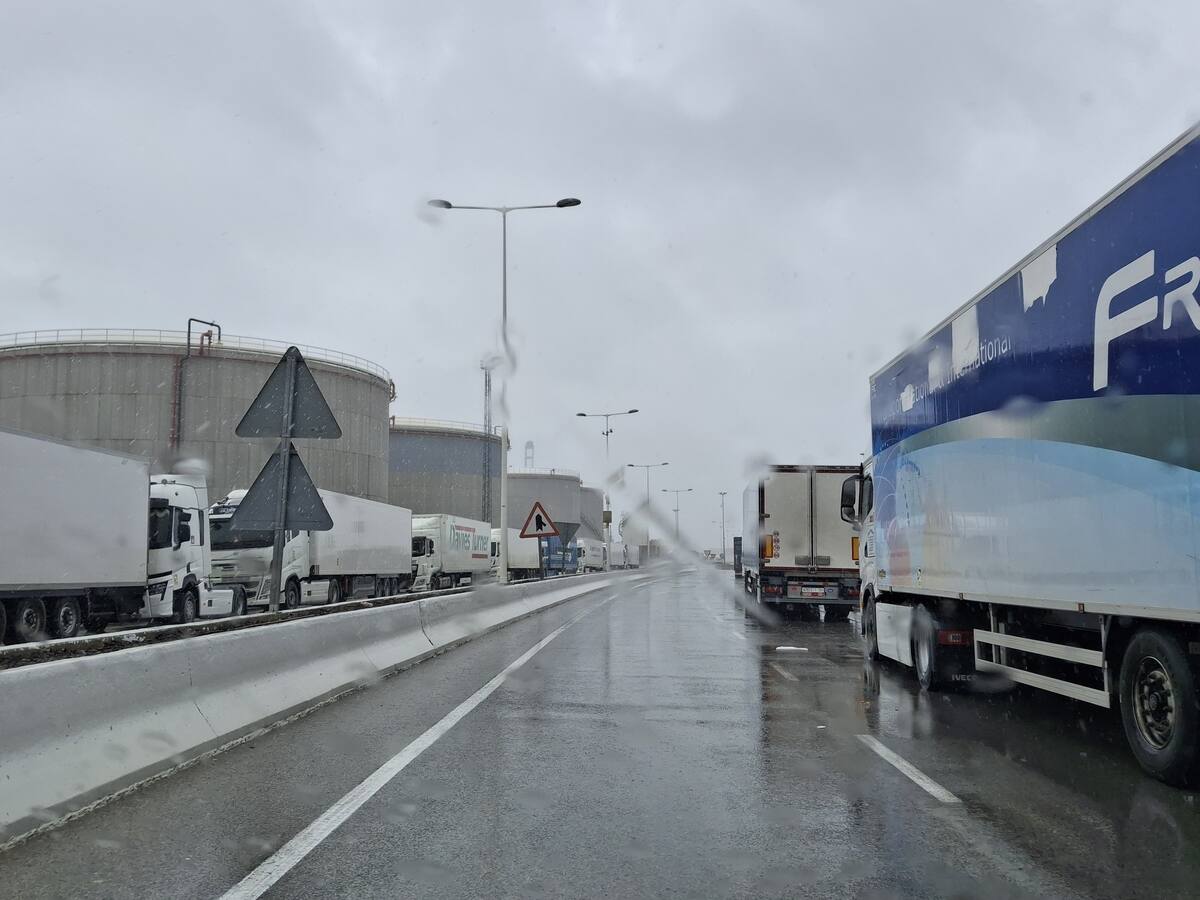 El Puerto de Algeciras, abarrotado con más de 2.800 camiones en su interior