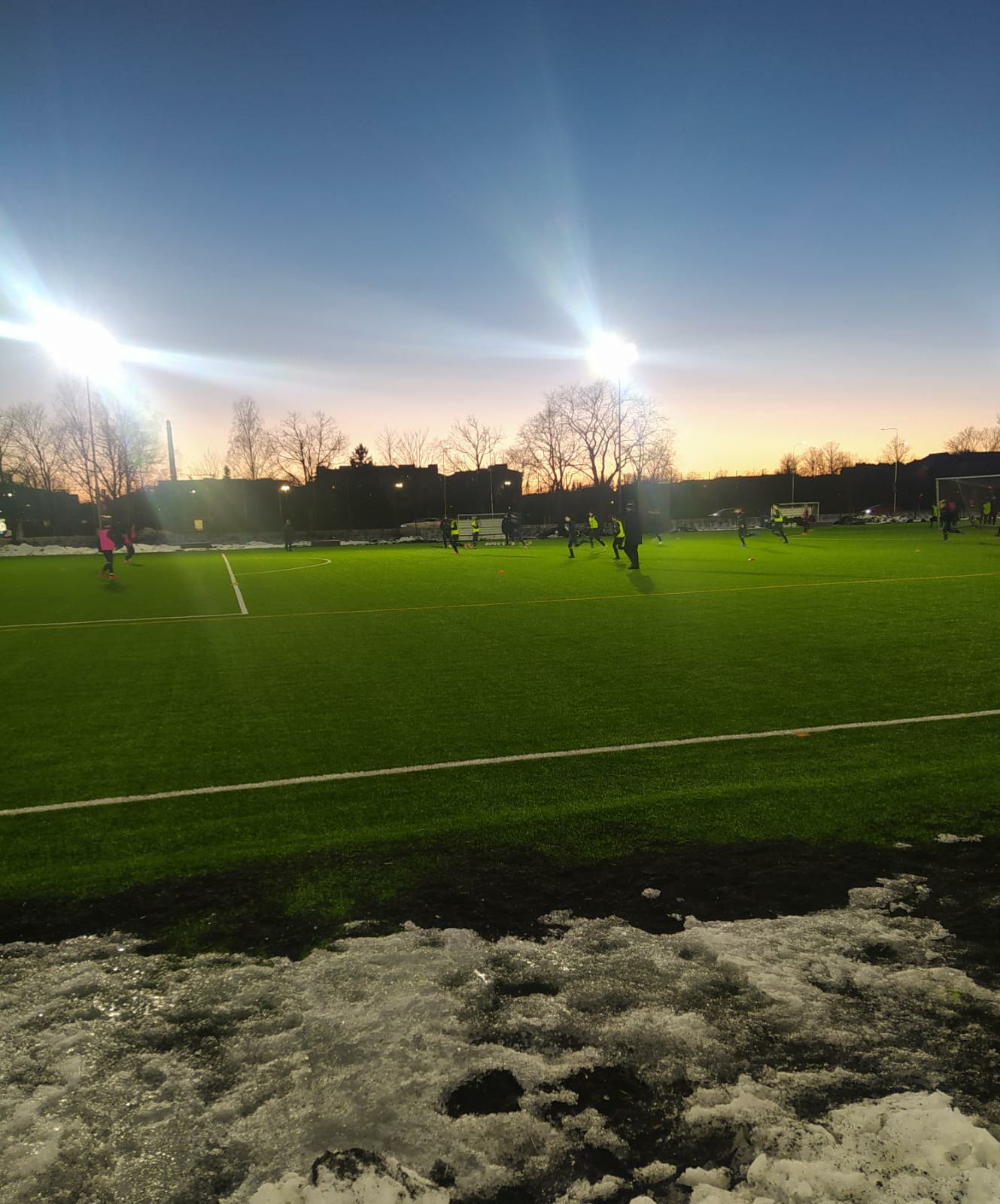 Entre el césped y la nieve. Así entrenan en el FC Inter Turku de Finlandia.