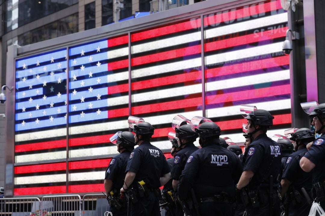 Oficiales de policía en Times Square (Nueva York)