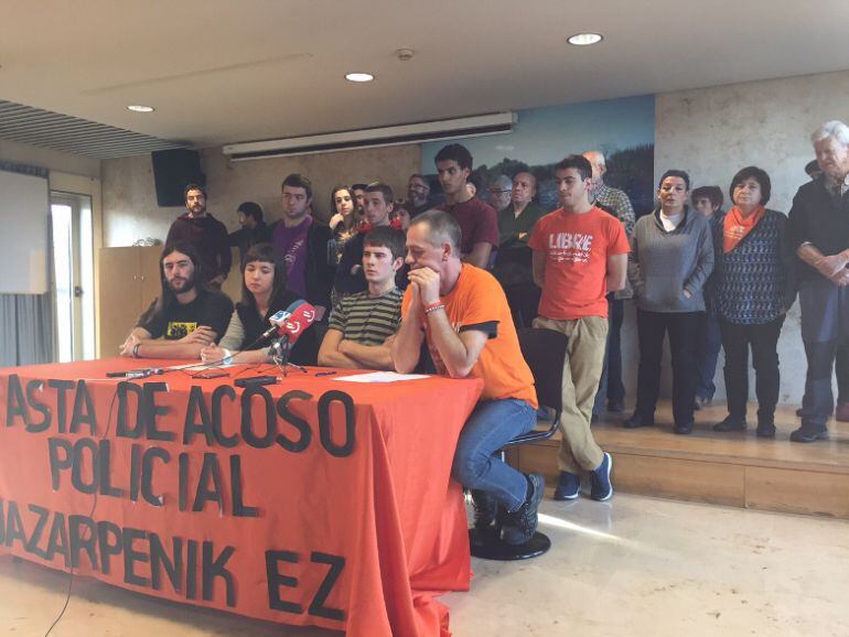 Comparecencia pública de algunos de los jóvenes que han denunciado el acoso de la policía