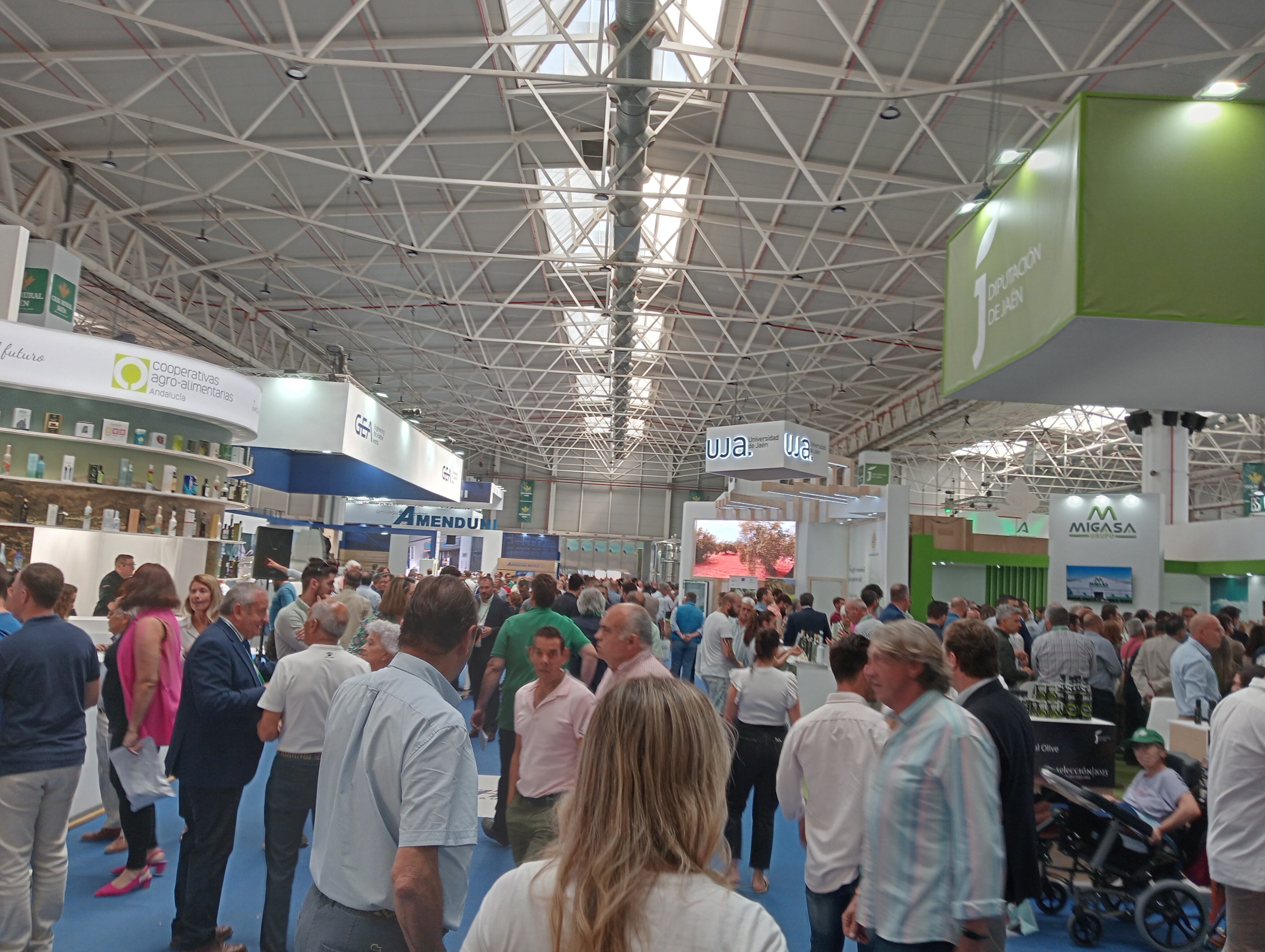 Gran ambiente y afluencia en Expoliva 2023