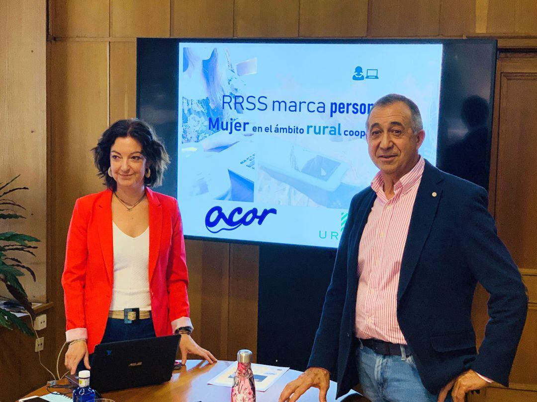 La experta en redes, Marta Rodríguez, junto a Justino Medrano, presidente de ACOR