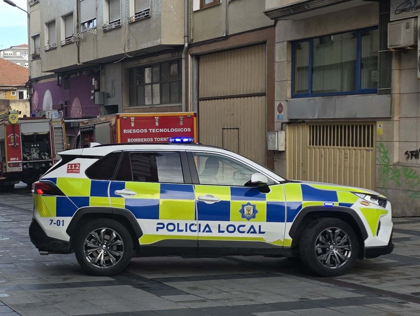Vehículo de la Policía Local de Torrelavega durante una intervención