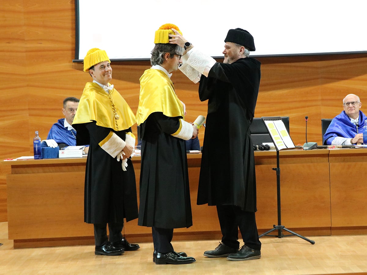 El cirujano torácico Diego González Rivas, investido como nuevo Doctor Honoris Causa por la UMH