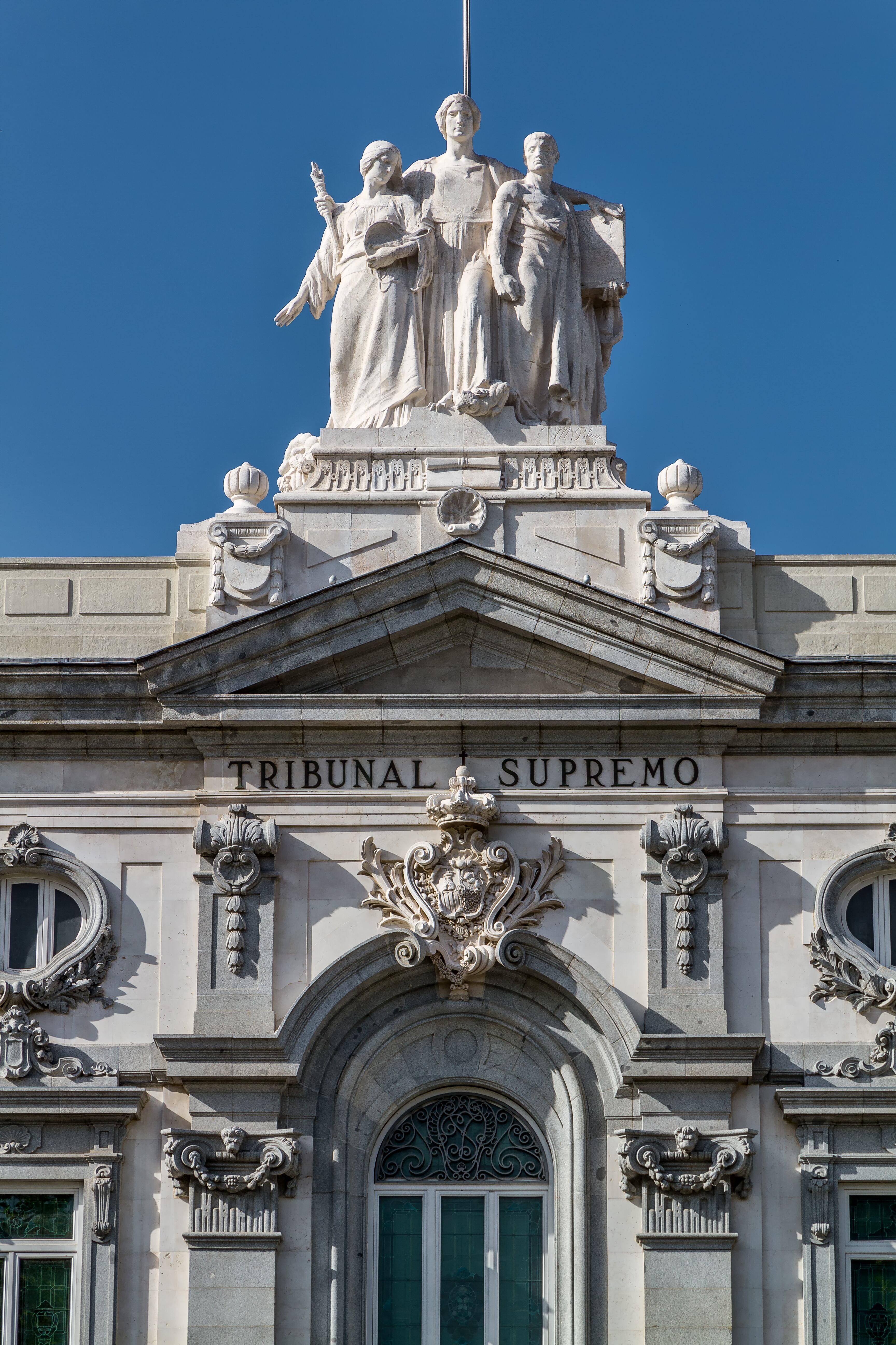 Fachada frontal del Tribunal Supremo español.