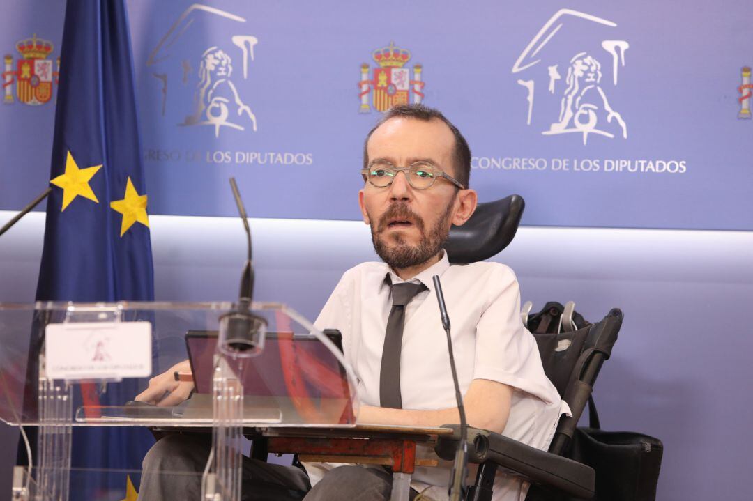 El portavoz de Unidas Podemos en el Congreso, Pablo Echenique, interviene en una rueda de prensa posterior a una Junta de Portavoces en el Congreso de los Diputados, en Madrid, a 9 de marzo de 2021.