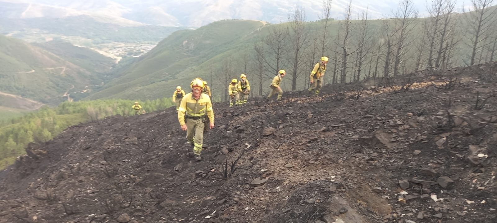 Intervención efectivos en el incendio de Rubiá