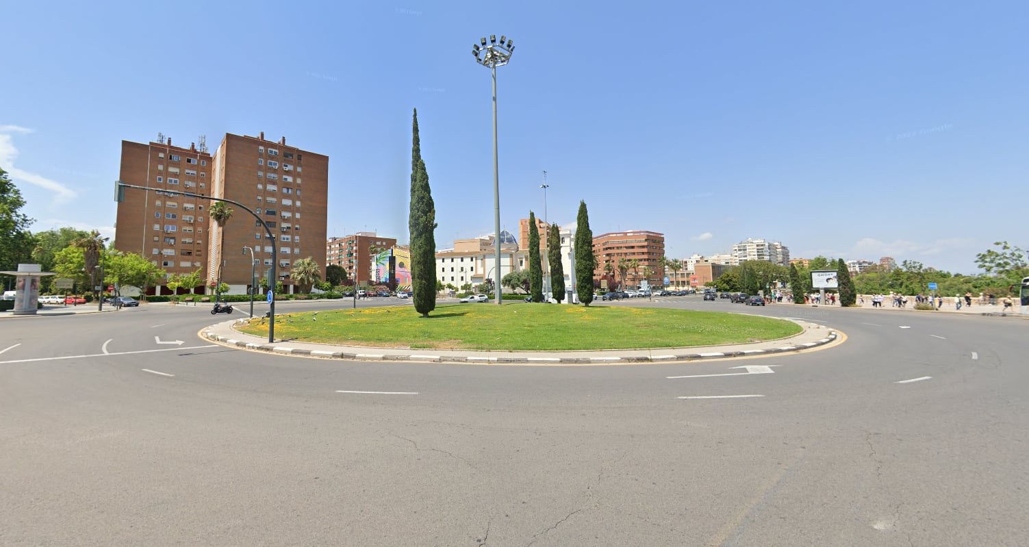 Plaza del Pirotècnic Valencià, que está ubicada en una rotonda en València y no está rotulada.