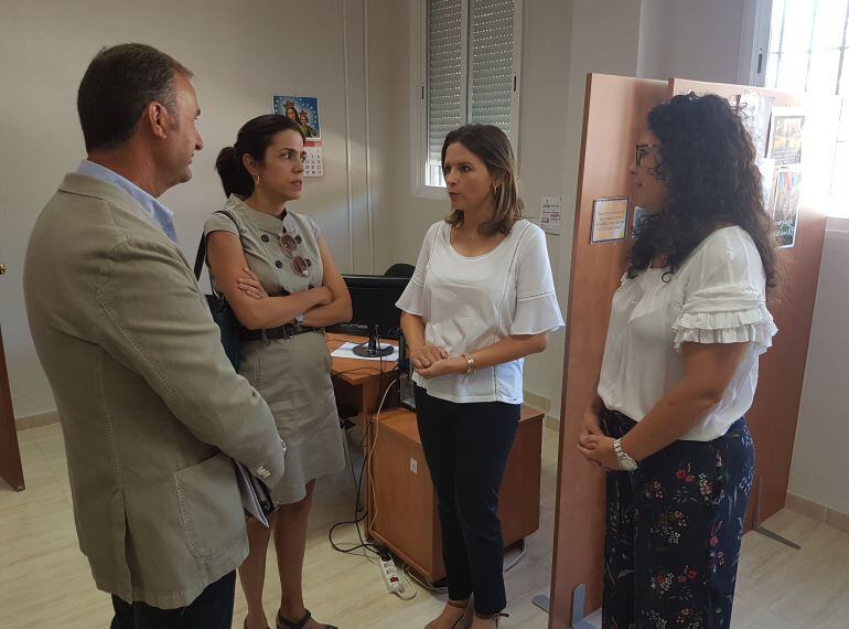 Ana Cobo visita la fundación Don Bosco de Linares.
