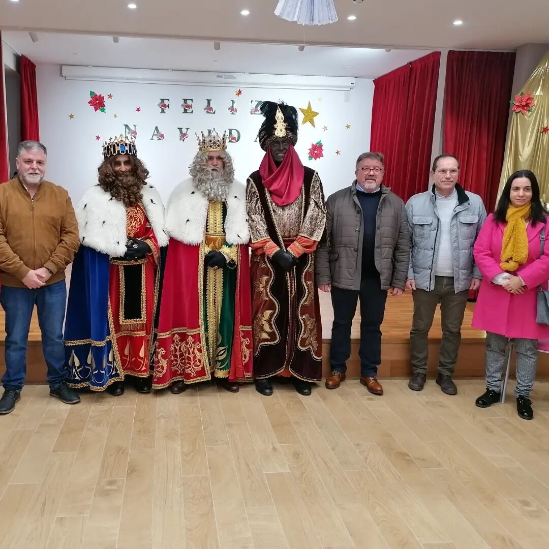 Visita de los reyes magos al asilo de Villena