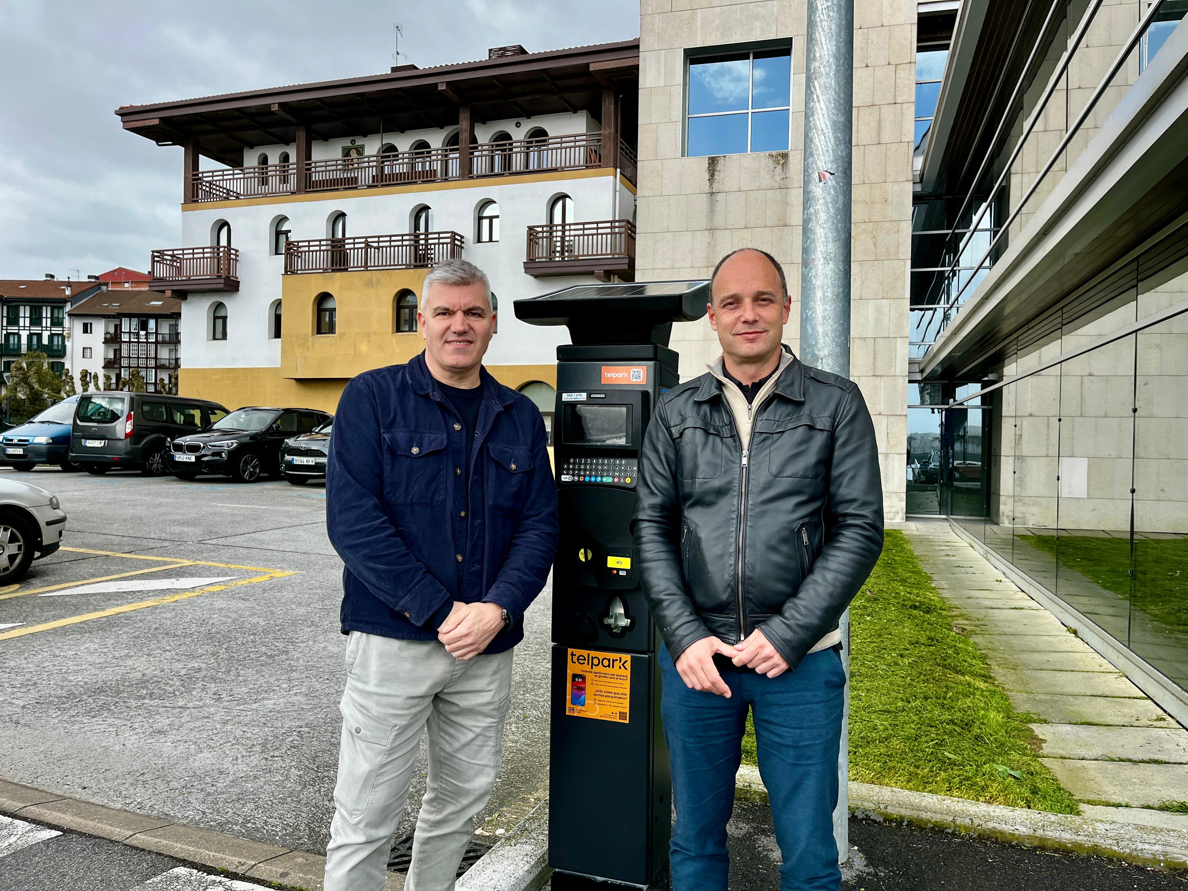 El jefe de la Policía Municipal, Iñaki Vielba junto a Igor Enparan, alcalde de Hondarribia.