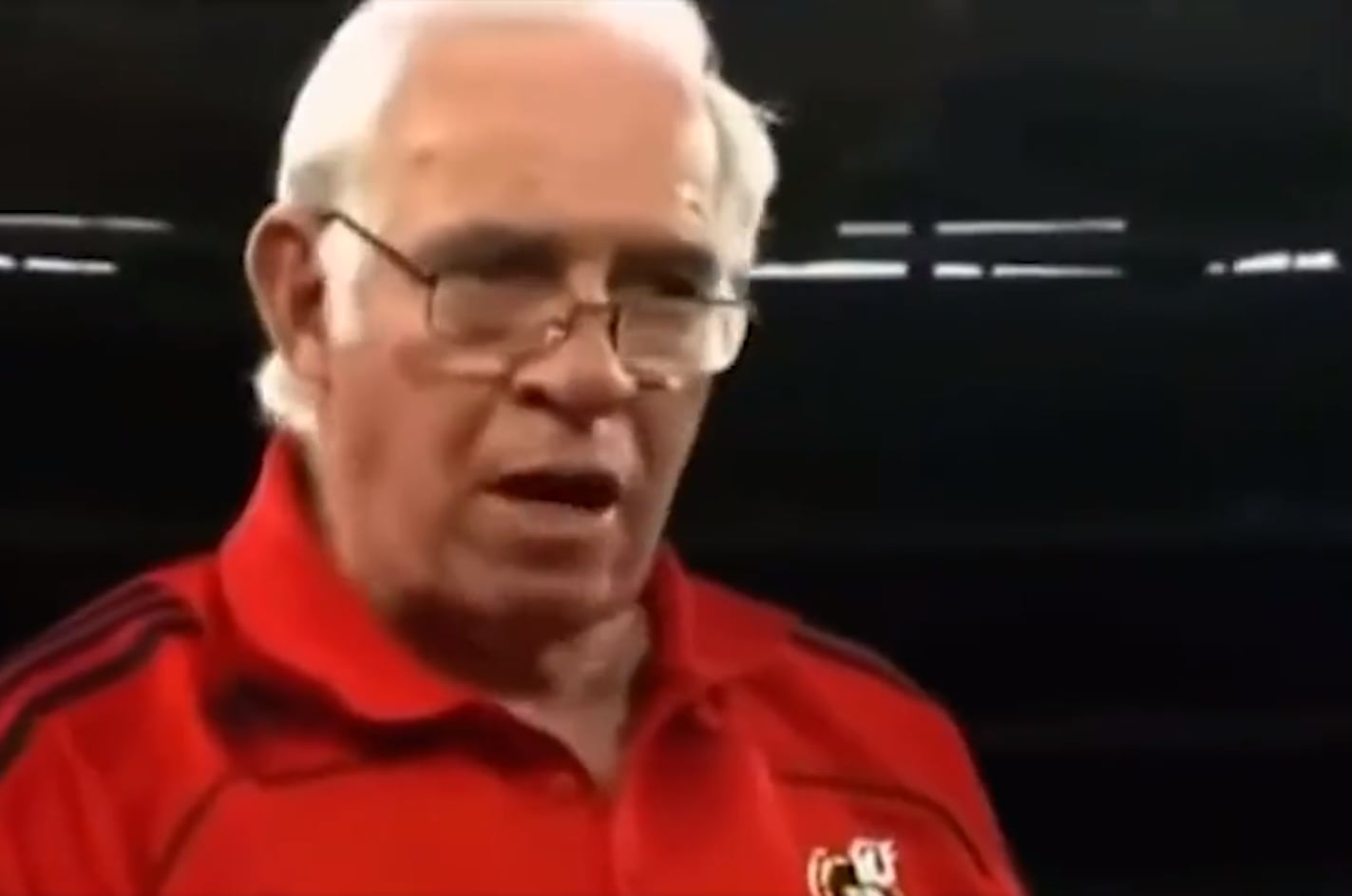 Luis Aragonés, durante su discurso a los jugadores