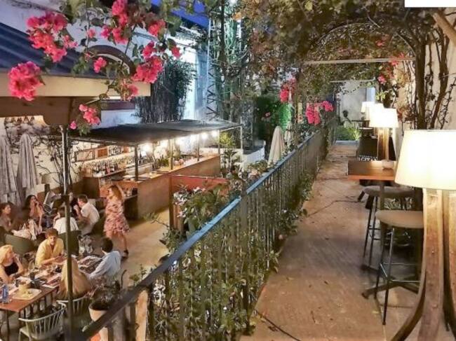 Aspecto de la terraza de Entrebotas en pleno verano