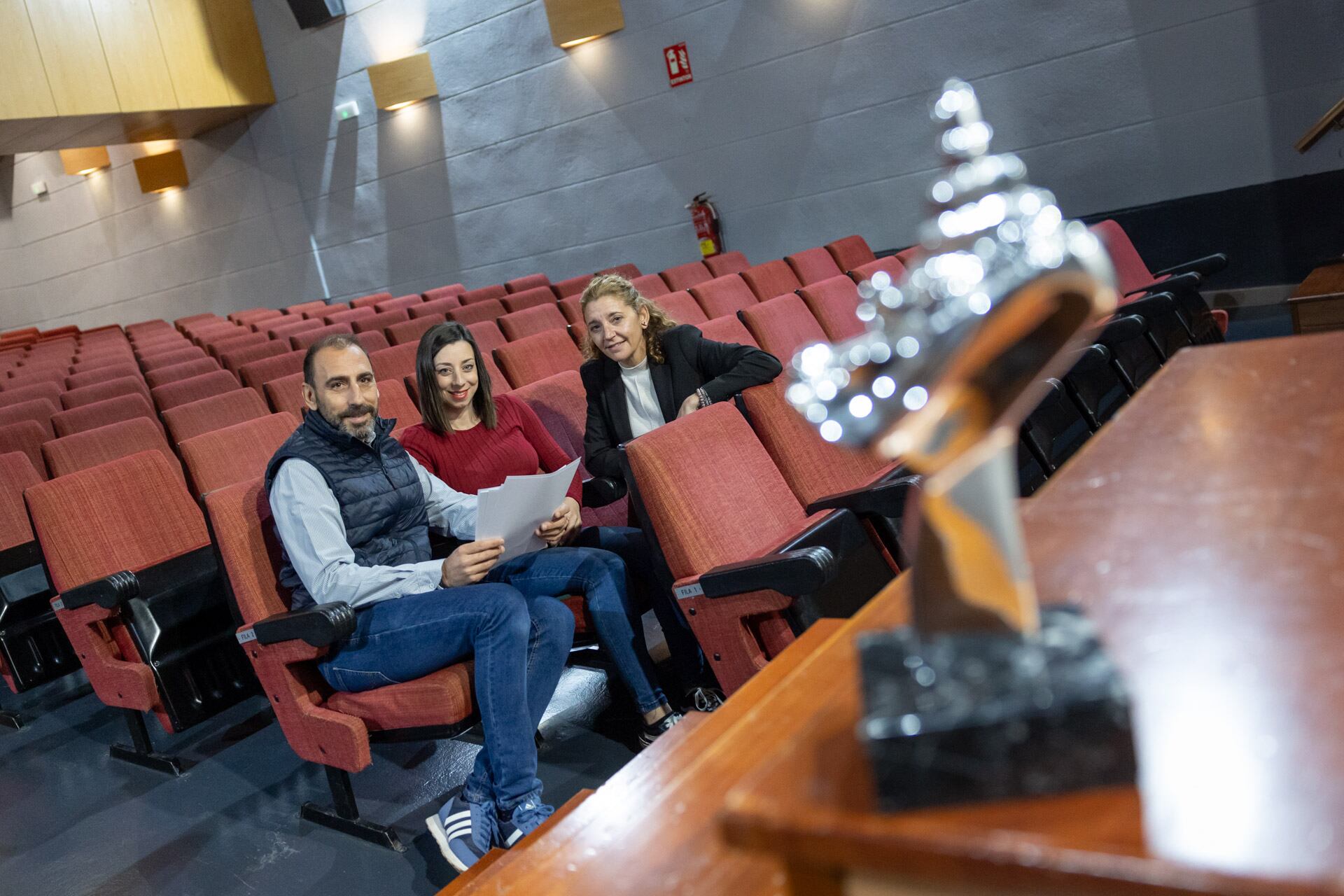 Este lunes el edil de Cultura, Manuel Casado, la concejala de Igualdad, Laura Sevilla, y la directora de la Casa de Cultura de l&#039;Alfàs, Esperanza Durán, han presentado las bases del concurso