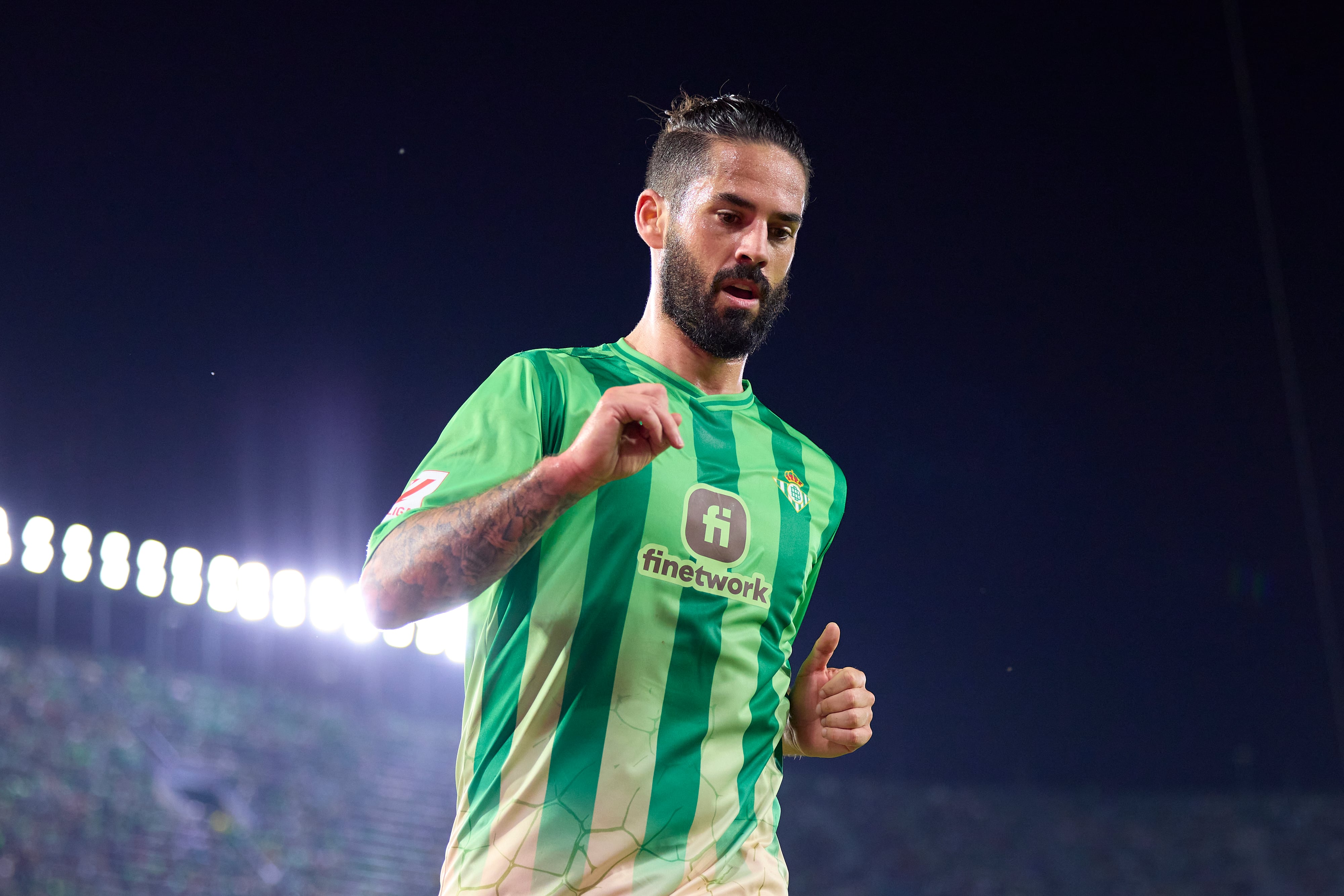 Isco Alarcón defendiendo la camiseta del Real Betis