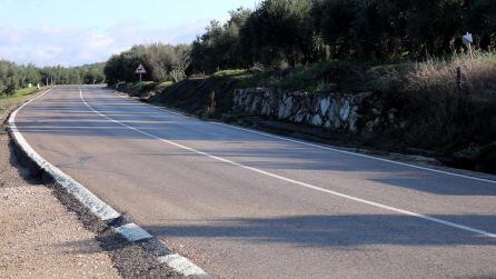 La carretera que une Santo Tome con el Puente de la Cerrada esta deteriorada y presenta numerosas ondulaciones