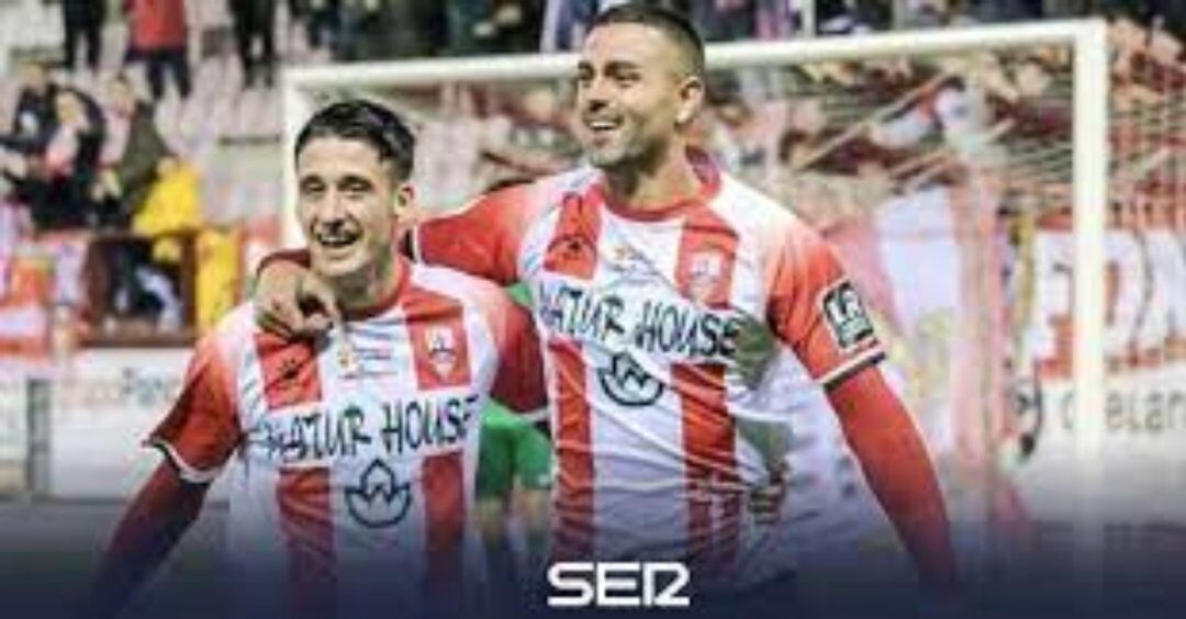 Ander Vitoria celebra un gol con la UD Logroñes