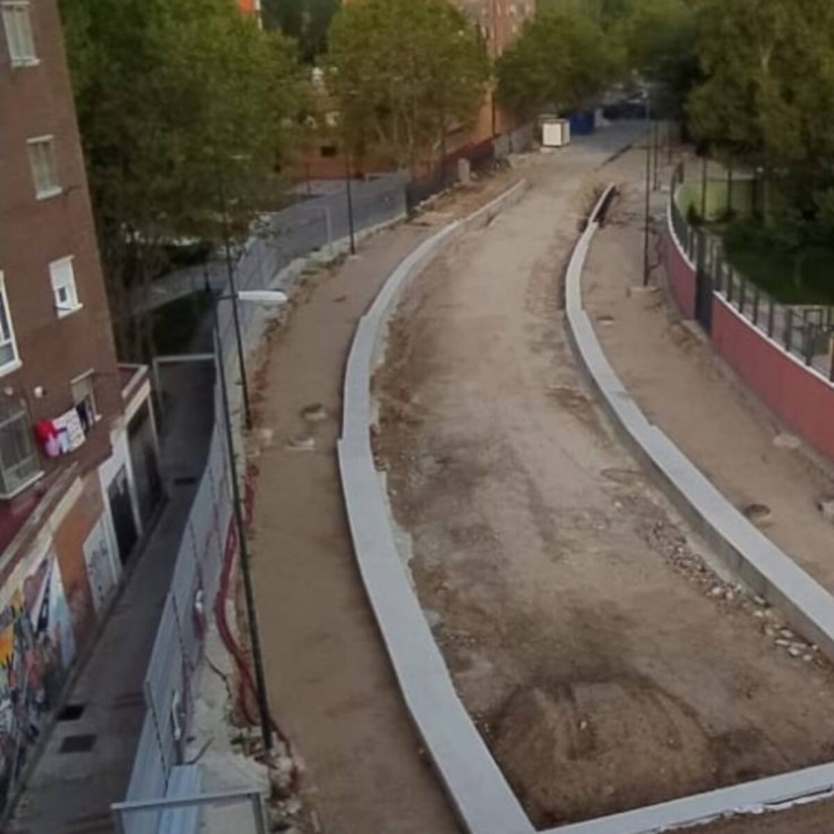 Los vecinos denuncian otro parón en las obras del túnel de la calle Andrómeda