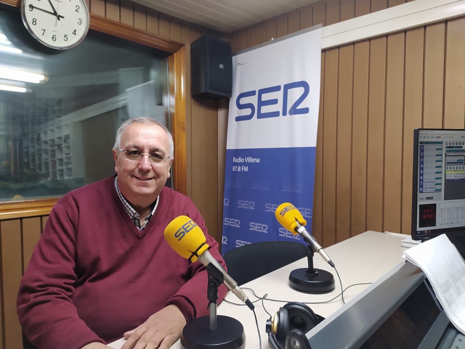 Andrés Martínez, en los estudios de Radio Villena SER