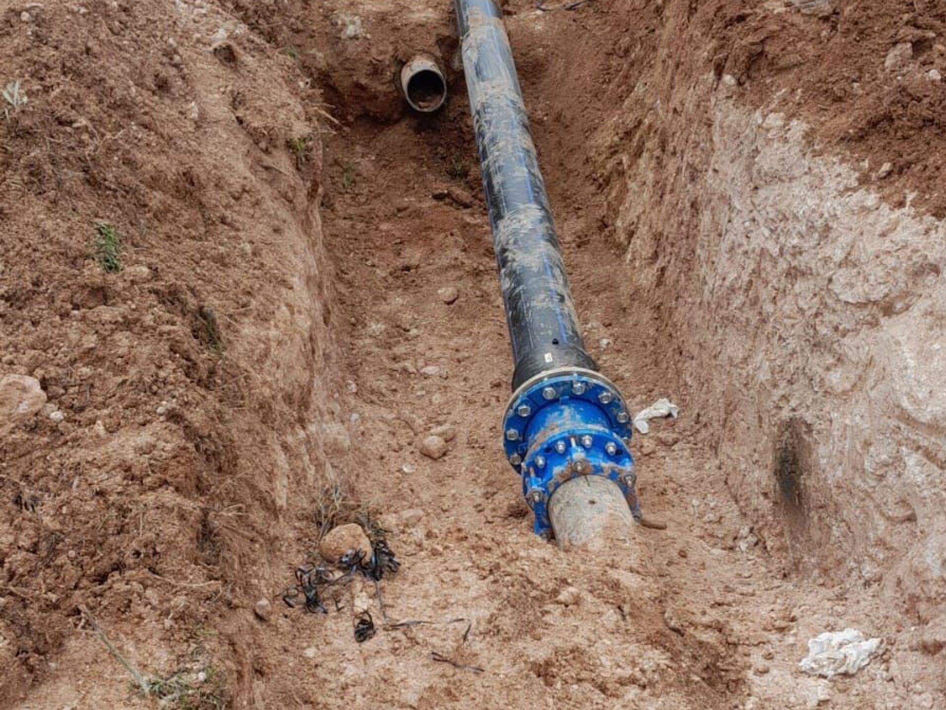 Aguas de los Verdiales continúa los trabajos de reparación de la red principal de alta, que ahora se están realizando de forma superficial con el objetivo de restablecer el servicio normal lo antes posible en Villanueva de la Concepción y Almogía