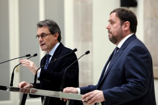 Artur Mas, president de la Generalitat en funcions, i Oriol Junqueras, president d&#039;ERC, escenifiquen l&#039;acord d&#039;estabilitat, al Parlament de Catalunya