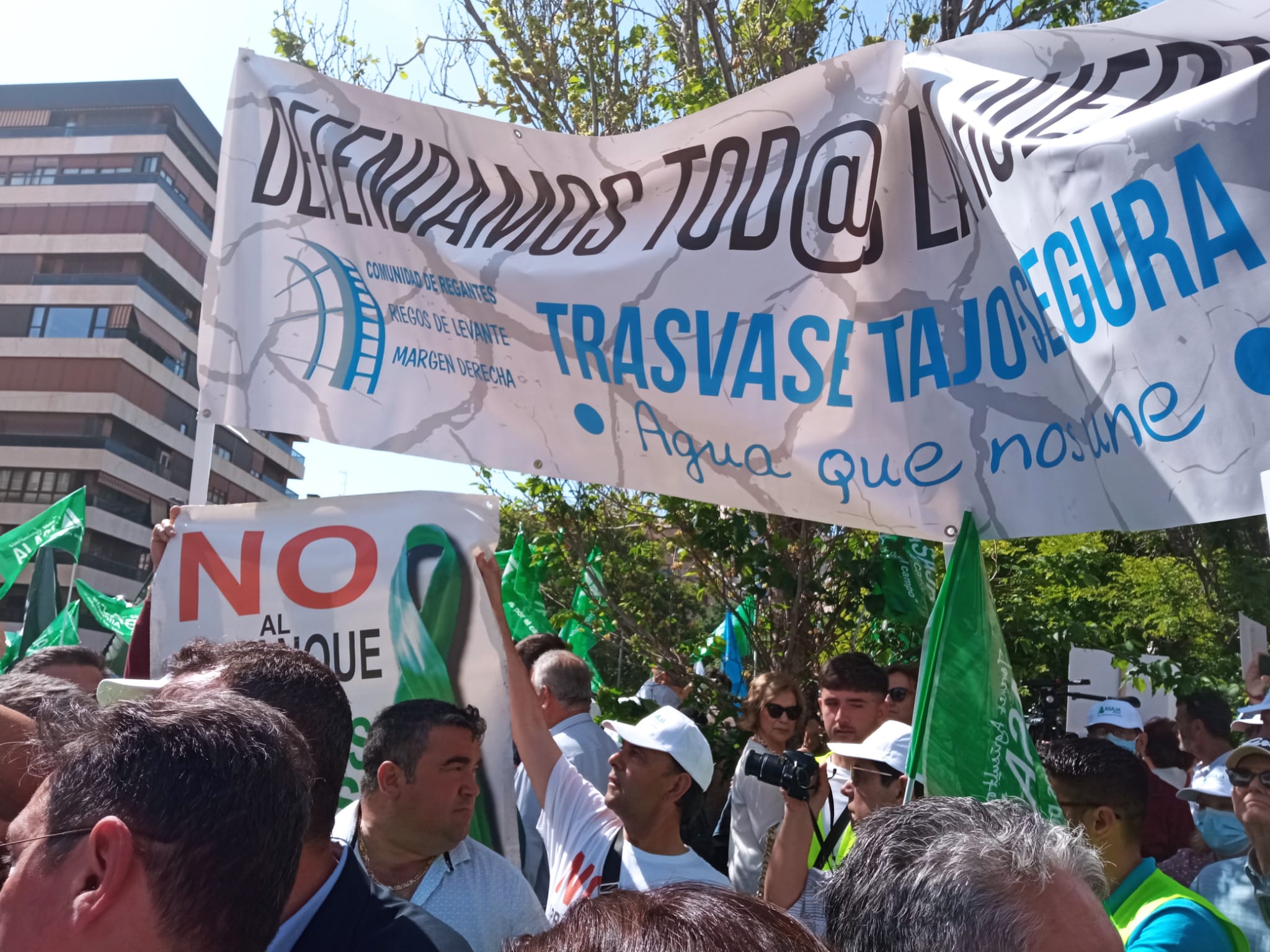 Momento de la concentración en Alicante contra el recorte del trasvase Tajo-Segura