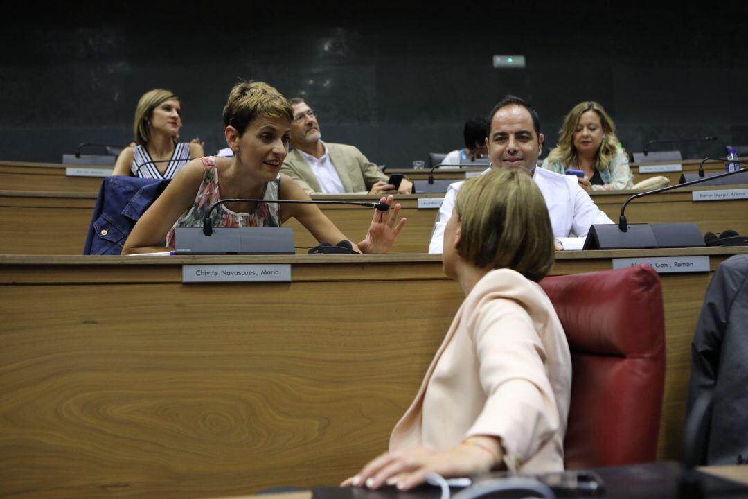 La secretaria general del PSN y candidata del partido a la Presidencia de Navarra, María Chivite, el parlamentario foral del PSN, Ramón Azórriz Goñi, y la jefa del Ejecutivo foral de Navarra en funciones y líder de Geroa Bai, Uxue Barkos, durante el debate