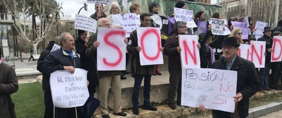 Pensionistas de Jaén durante una protesta anterior.