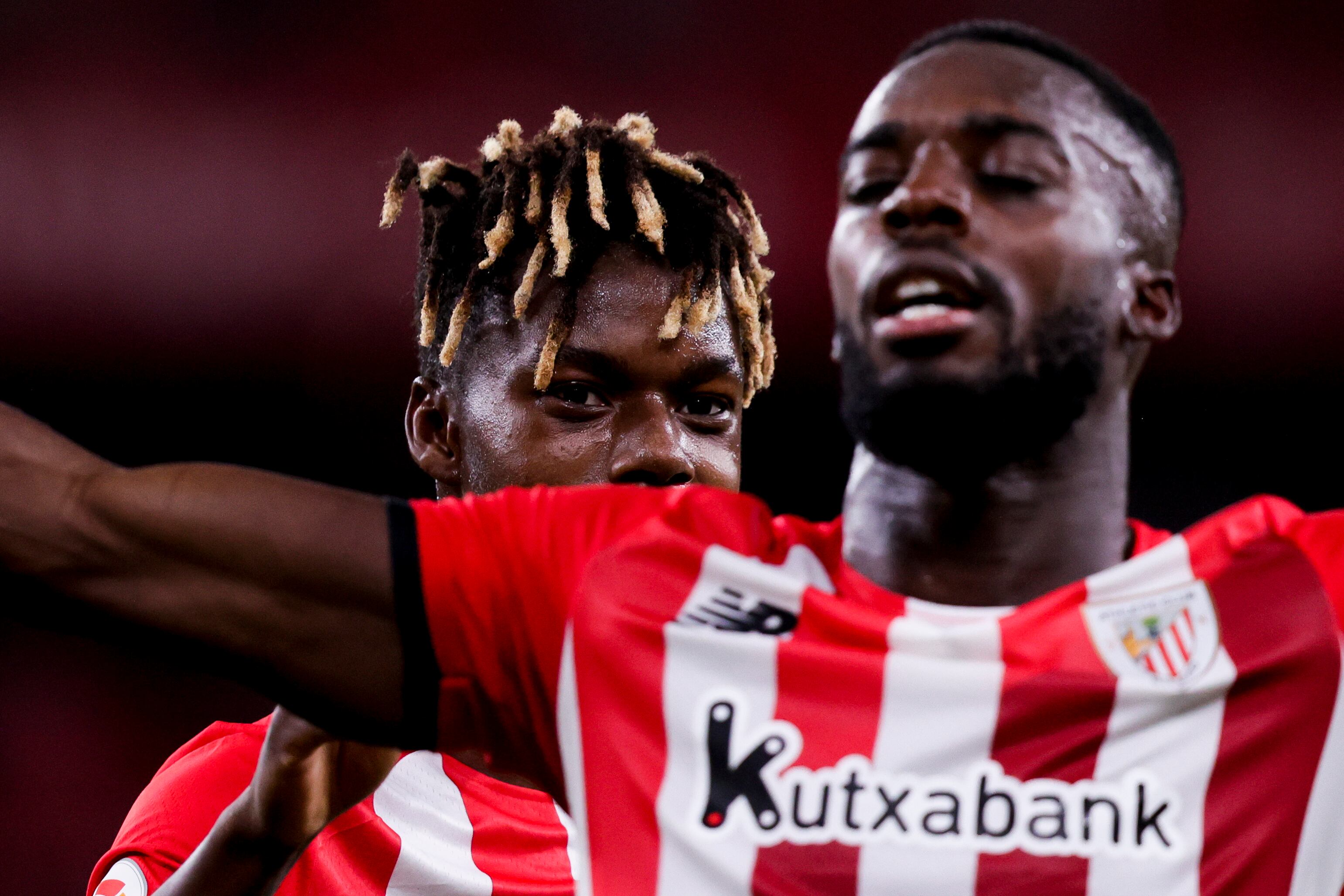 Iñaki Williams y, detrás, su hermano Nico Williams.