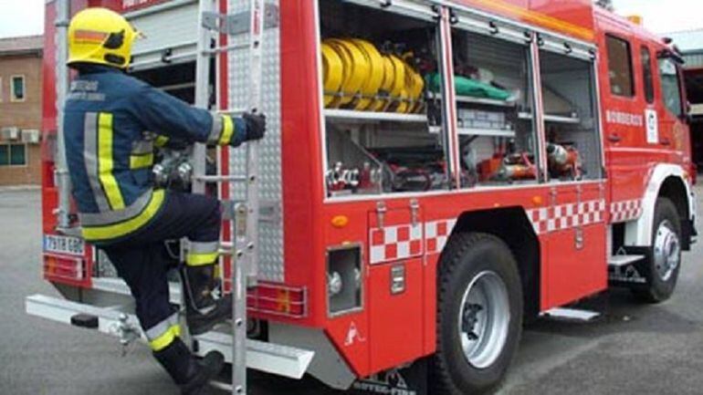 Un bombero de Córdoba en una imagen de archivo