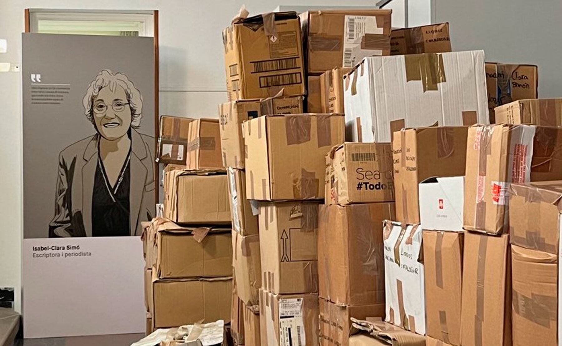 Imatge de les caixes on està tot el legat de l&#039;escriptora Isabel-Clara Simó