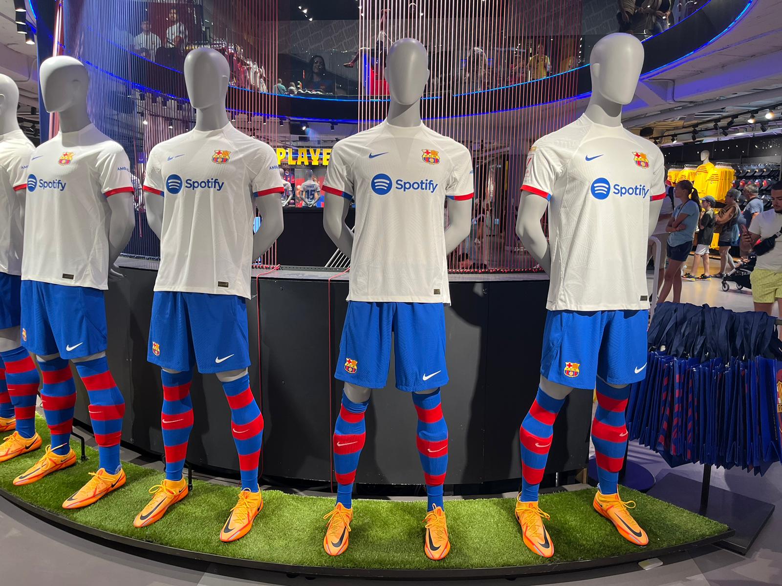 Segona equipació del FC Barcelona, temporada 2023/24