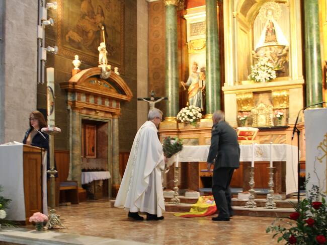 Ofrenda de la bandera de España ante la Virgen de El Henar