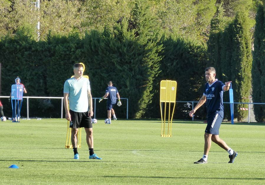 Diego Aznar, junto con Antonio Hidalgo, durante un entrenamiento de la SD Huesca