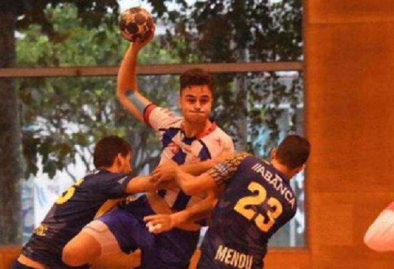 Diego Martínez con la camiseta del cuadro gallego.