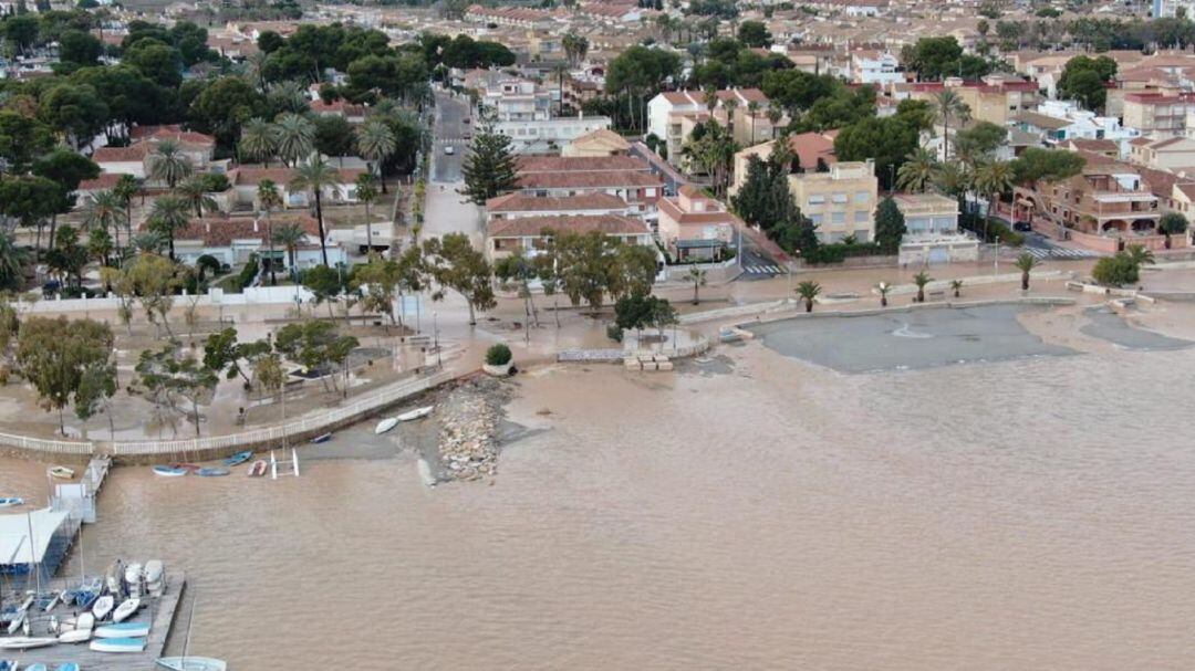 Fotografía tomada con un dron de la CARM del litoral del Mar menor.