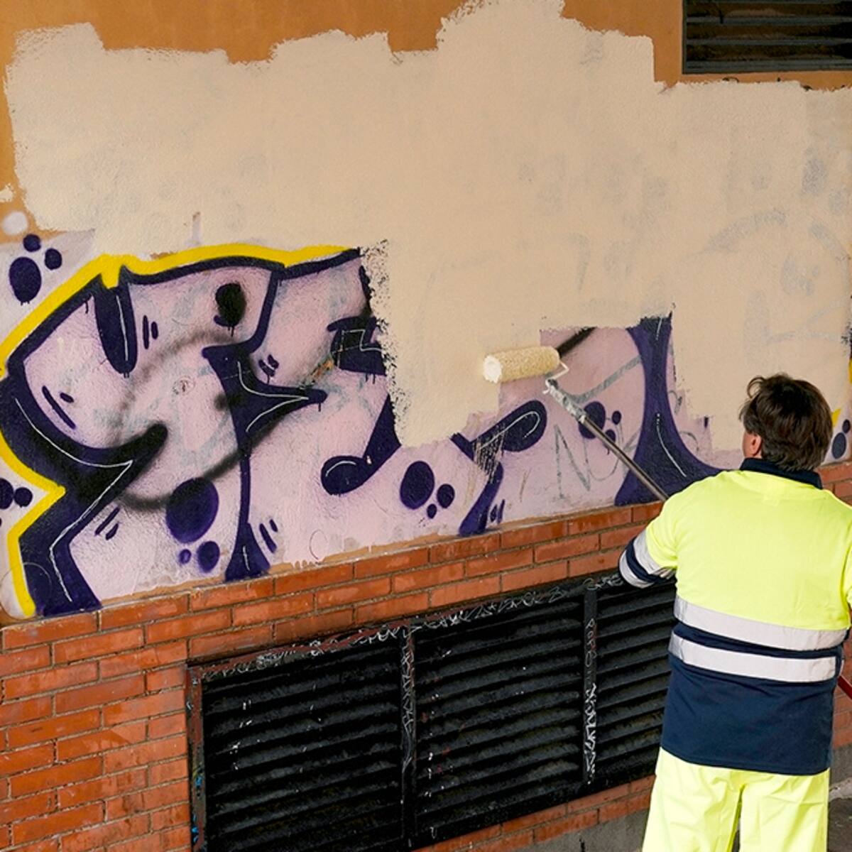 San Sebastián de los Reyes denunciará penalmente a un grafitero al que se le atribuyen un centenar de pintadas