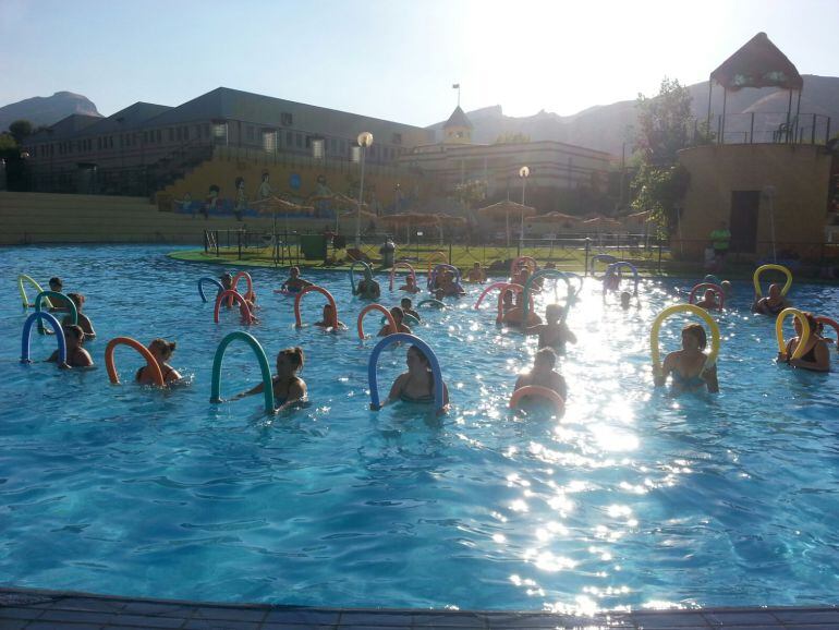 Los talleres se desarrollan en la Piscina Municipal