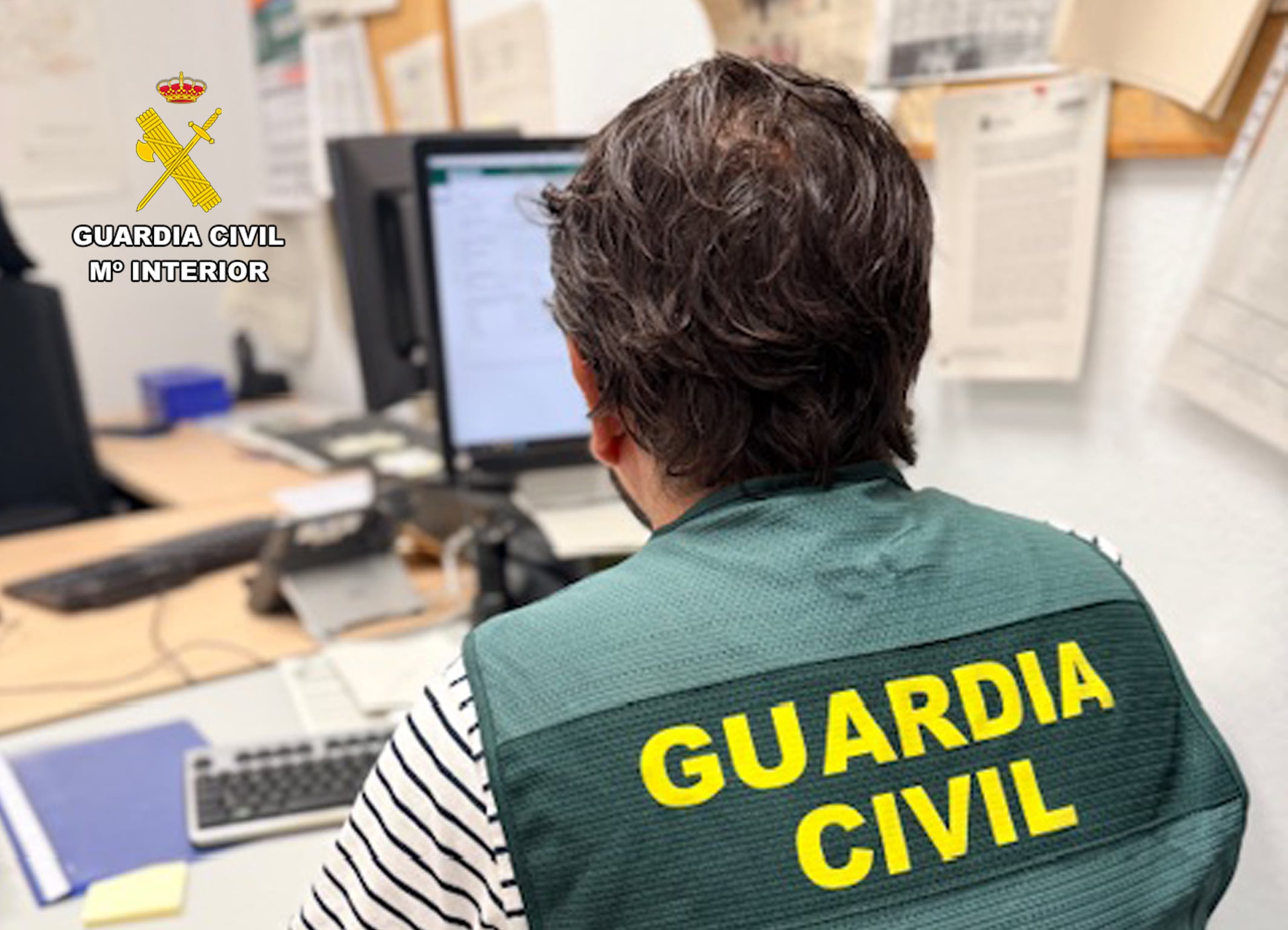 Un agente de la Guardia Civil durante la operación ‘Faldo’
