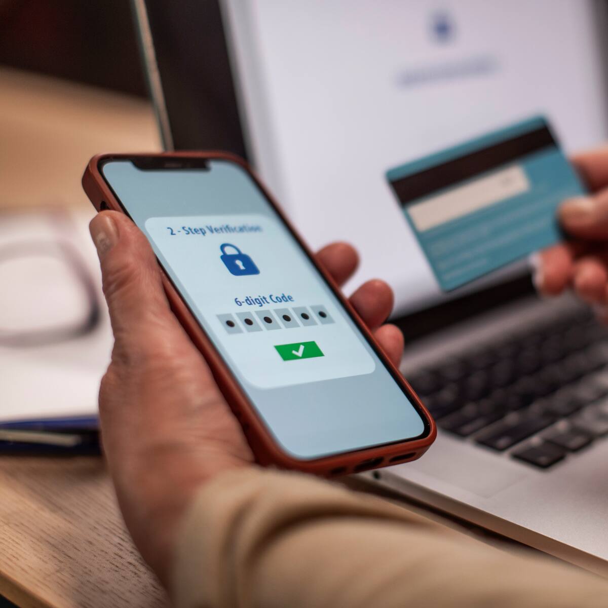 ¿Cómo podemos evitar virus en nuestro teléfono móvil de forma sencilla?