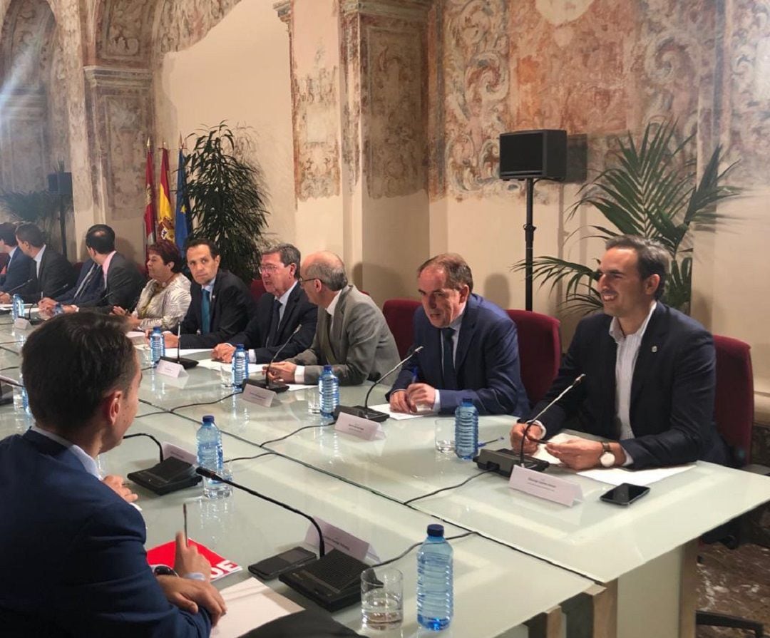 Guzmán Gómez ha participado en una reunión de alcaldes y presidentes de Diputaciones