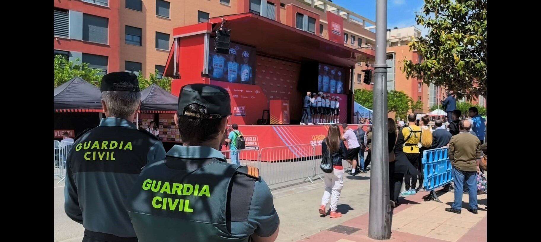 Agentes de la Guardia Civil en Barbastro