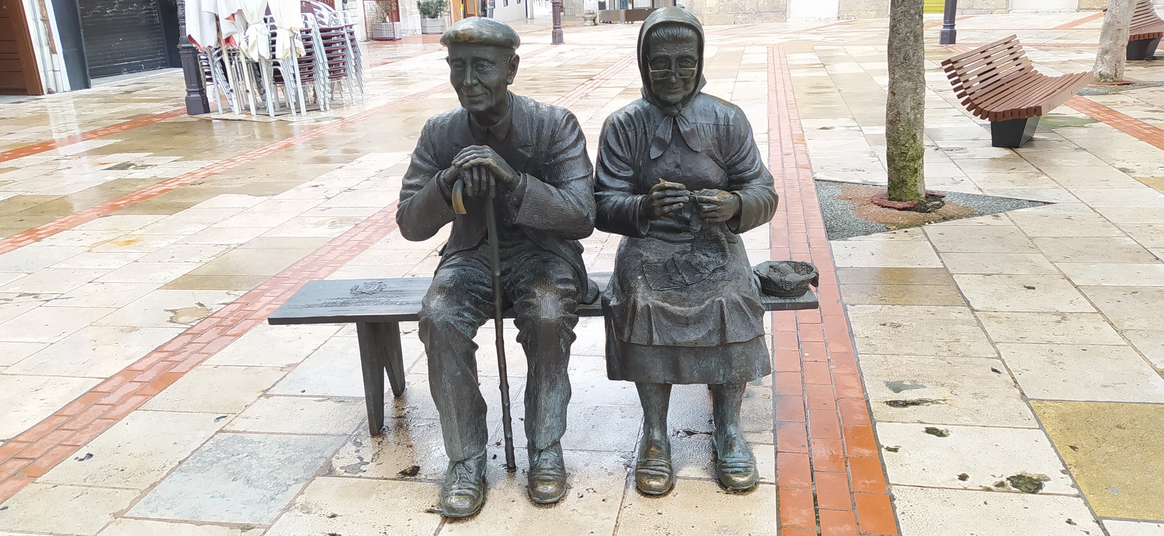 Monumento en los Mayores de la cuidad de Burgos sito en la Calle Laín Calvo.