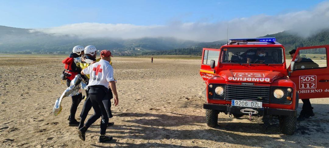 Rescate de la mujer que estuvo 3 horas en el agua del embalse del Ebro.