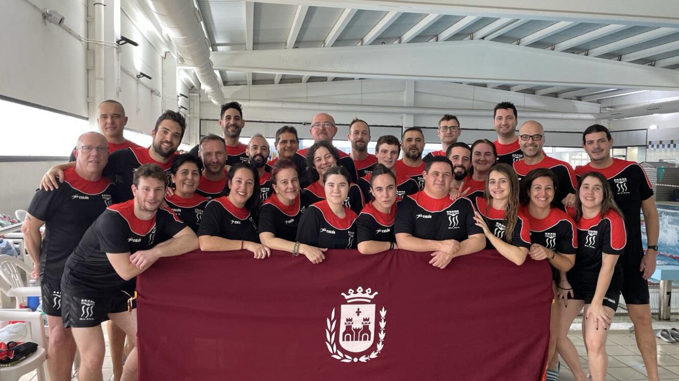 Nadadores del C. N. Elda en la Piscina Mcpal. Cubierta Nacho Gil de Elda