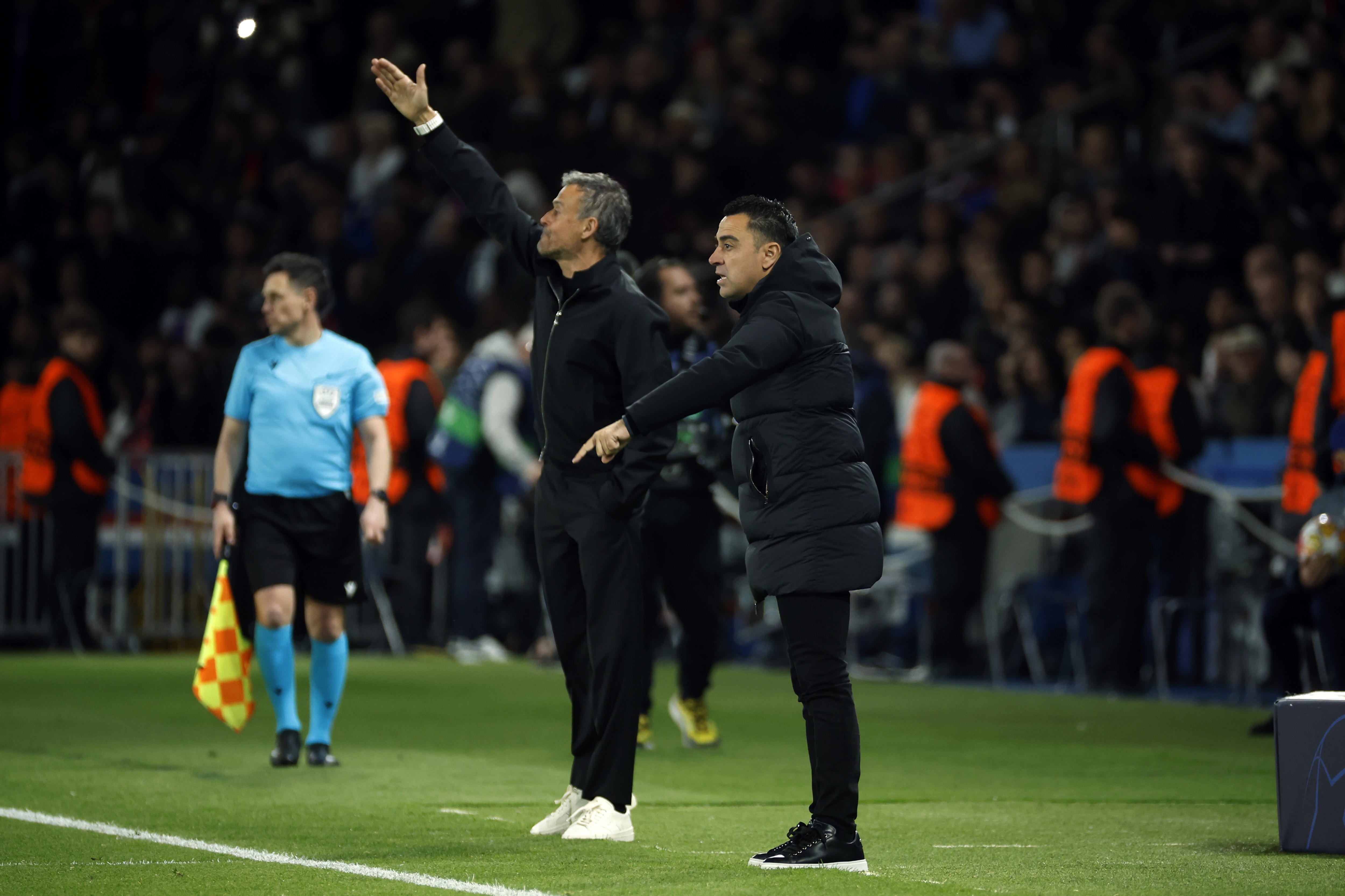 El entrenador del Paris Saint Germain, Luis Enrique, y el técnico del FC Barcelona, Xavi Hernández. (Liga de Campeones, Francia) EFE/EPA/YOAN VALAT