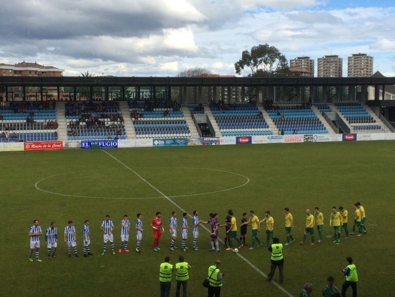 Gimnástica y Tropezón antes de comenzar el partido de la pasada semana