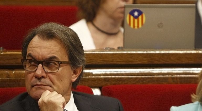 President of the Catalunya Generalitat regional government Artur Mas sits during a control sesion of the Catalan Parliament in Barcelona on June 18, 2015. The junior party in the coalition that runs Catalonia said yesterday that its three ministers were pulling out of the regional government due to disagreements over its push to break away from Spain.  AFP PHOTO / QUIQUE GARCIA